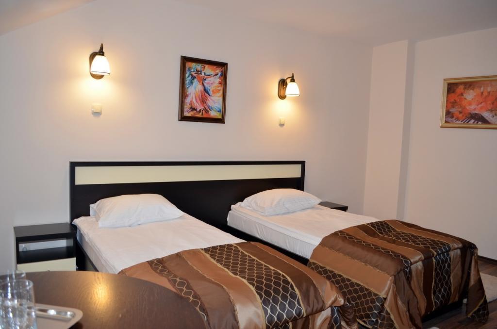 Vila Gardenia Hotel Oradea Exterior photo